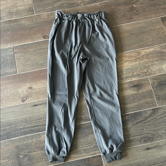 Lululemon Women’s Gray Jogger Pants - Picture 1 of 2